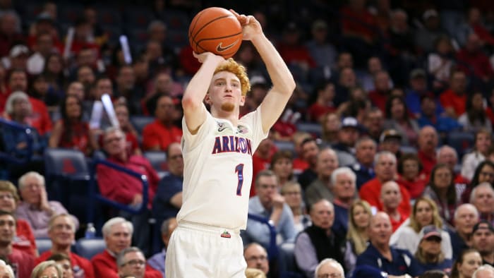 Nico Mannion shoots a three against Washington State in March.